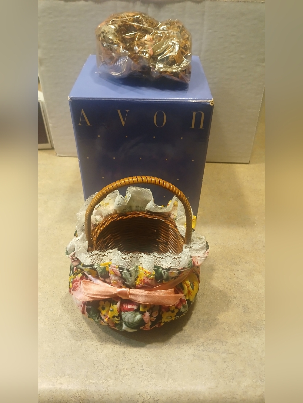 ⚕️Avon Victorian Rose Garden Basket | With Box & Scented Petals - Picture 3 of 6